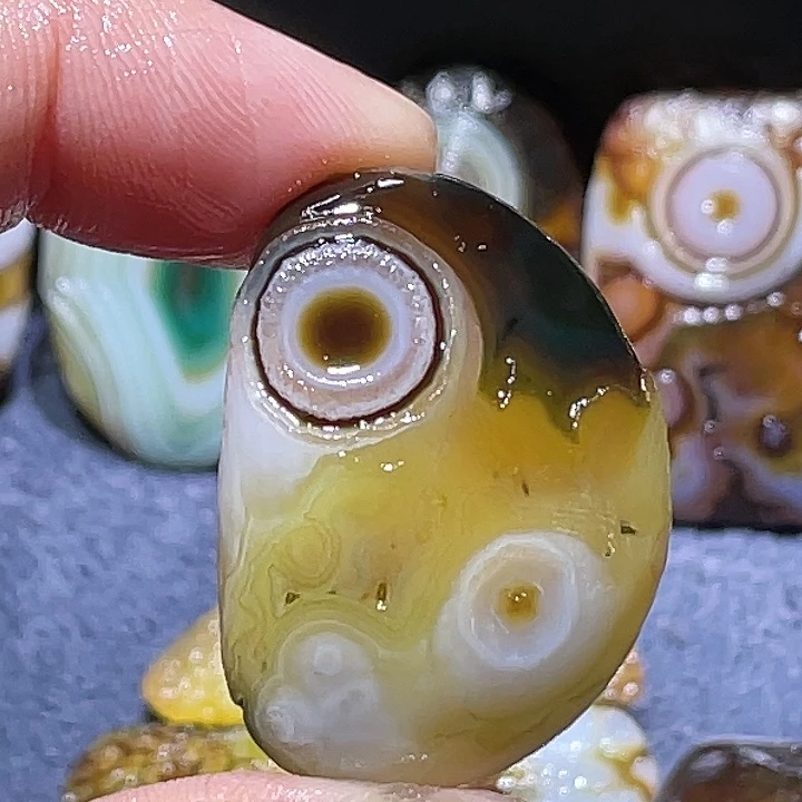 玛瑙/玉髓未镶嵌珠宝奇石