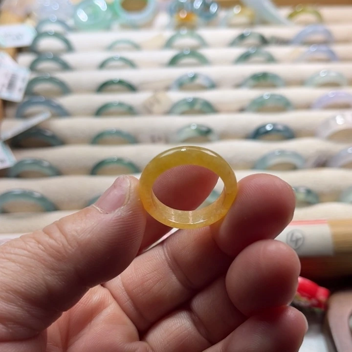 翡翠未镶嵌戒指黄翡