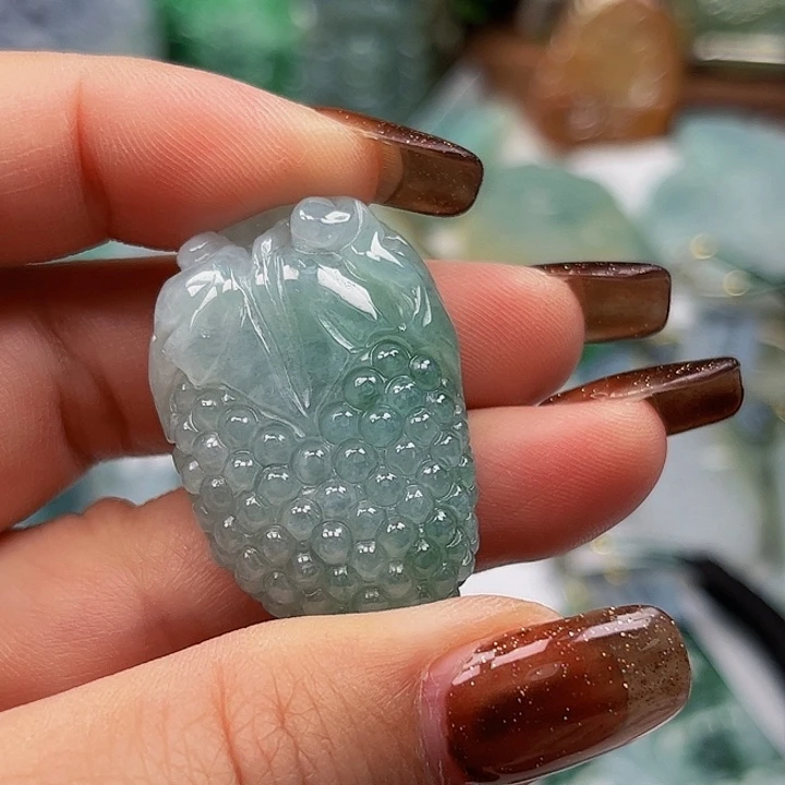 翡翠未镶嵌颈饰挂件