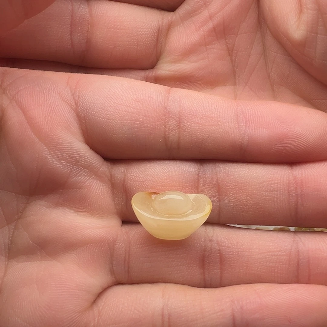 蜜蜡未镶嵌颈饰元宝提溜（打孔不退换）