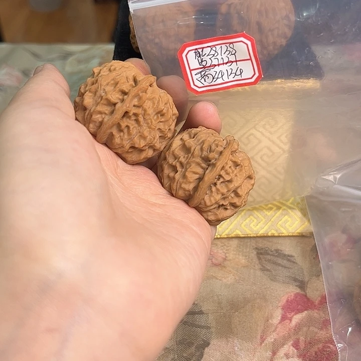 文玩核桃吊坠非嫁接元宝