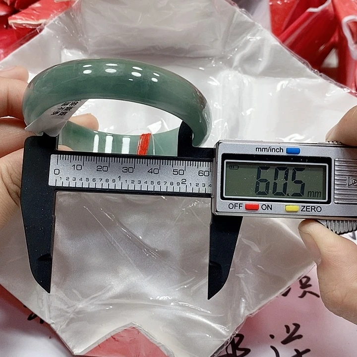 翡翠手镯未镶嵌16