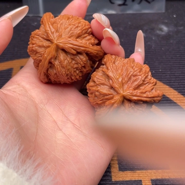 凌***晨吊坠文玩核桃白狮子