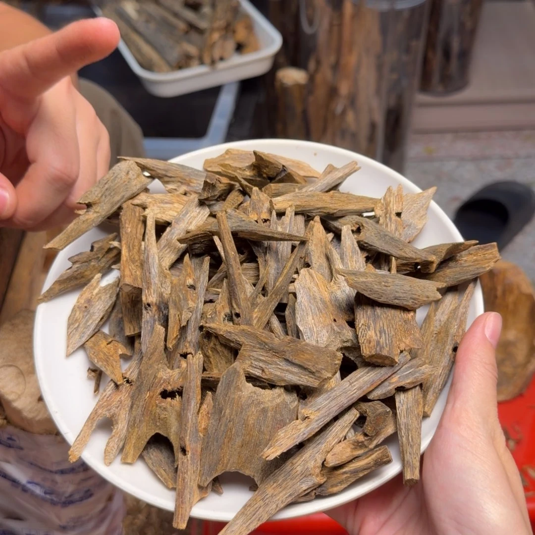 沉香沉香碎屑张勺子树心油99沉块料52克