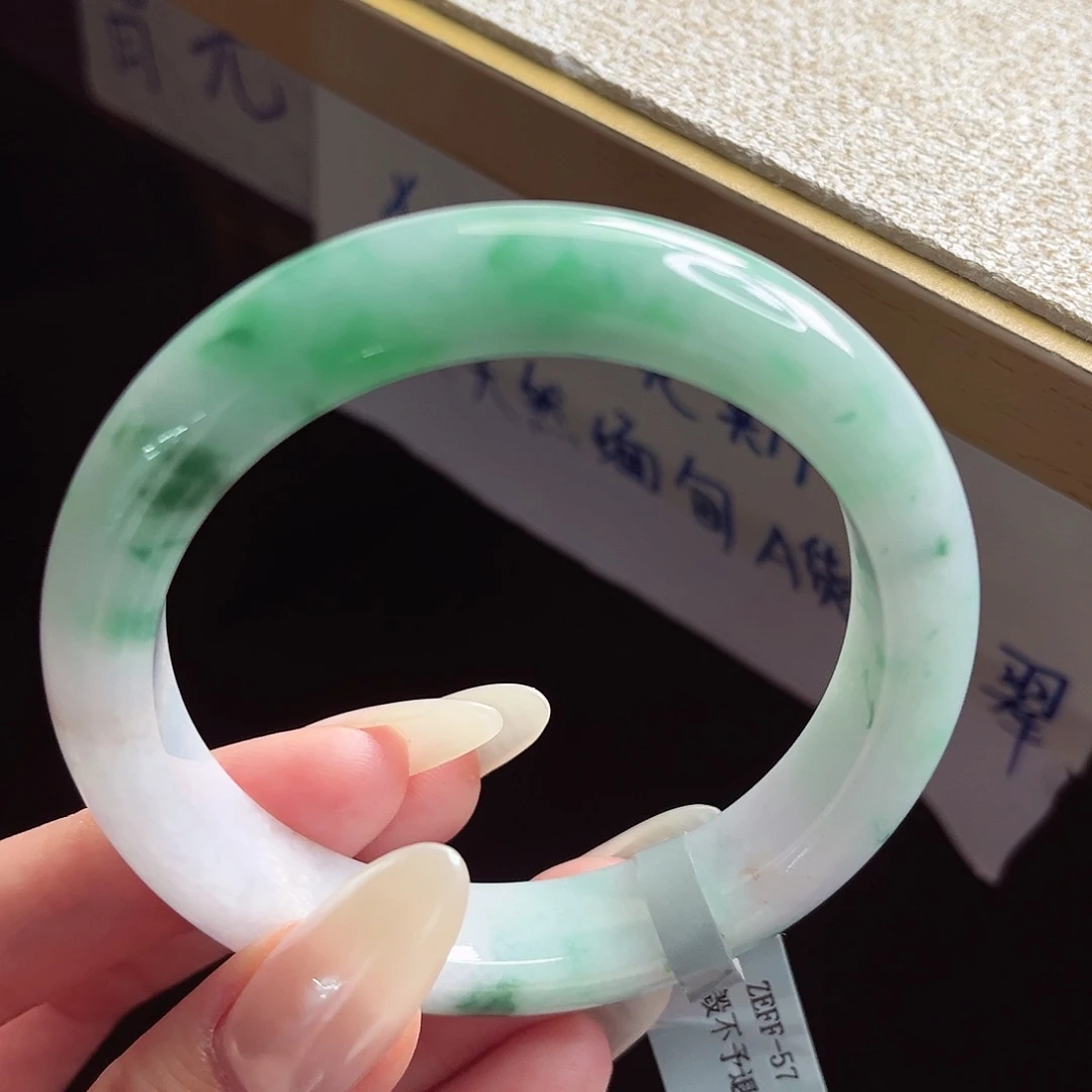 未镶嵌手镯翡翠手镯