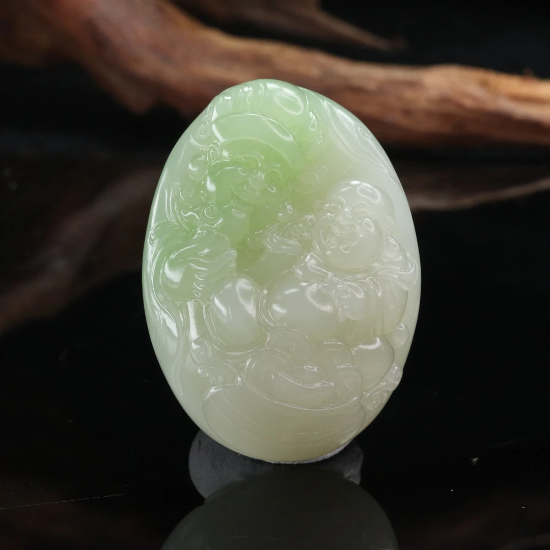 38和田玉特色翠青吊坠/101564上海嘉禾拍卖