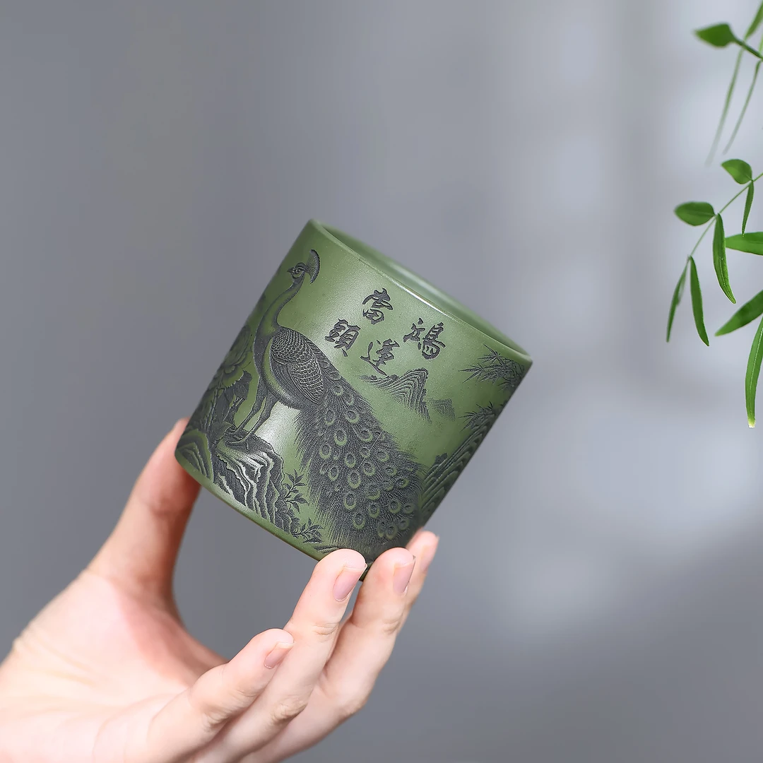 全手工制刻绘紫砂绿泥孔雀主人杯