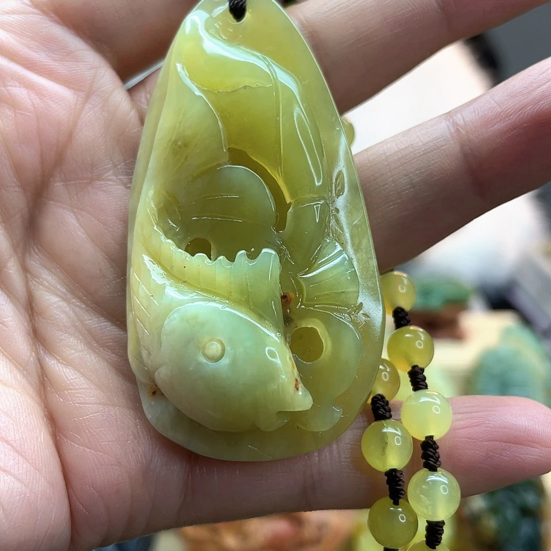 蛇纹石玉颈饰未镶嵌