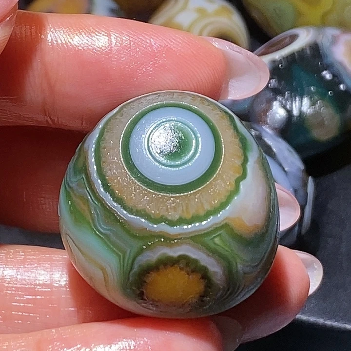 娜***斯玛瑙/玉髓未镶嵌珠宝奇石