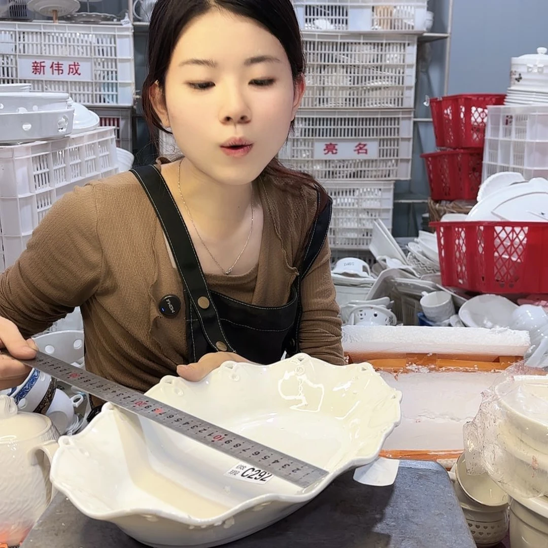 盘微瑕产品……镂空鱼盘一个