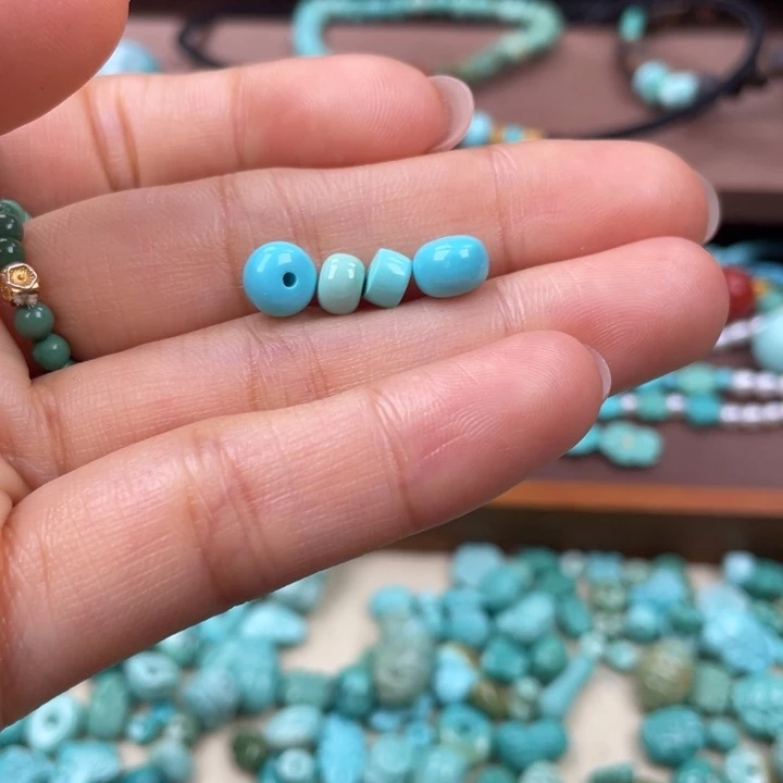 小***儿绿松石未镶嵌颈饰