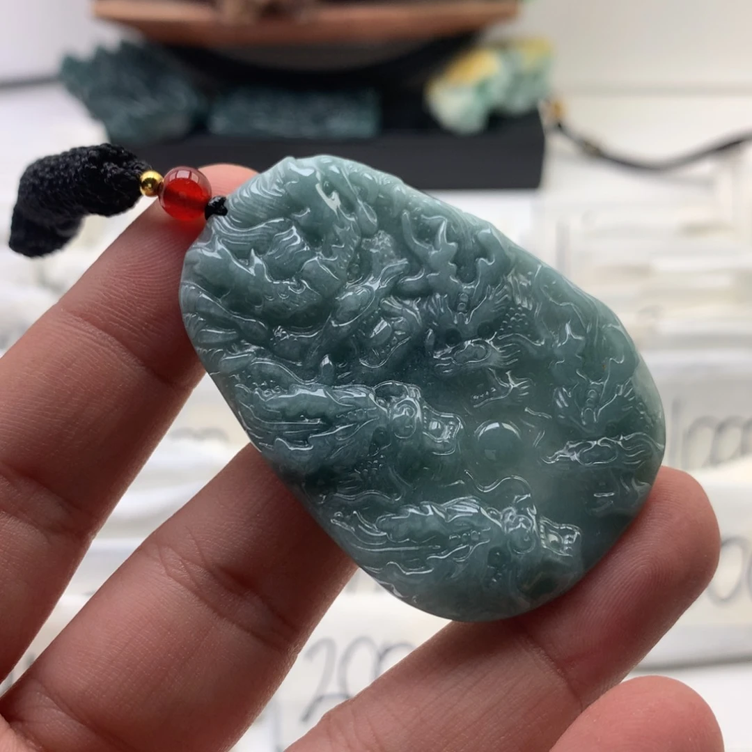 颈饰未镶嵌翡翠龙牌