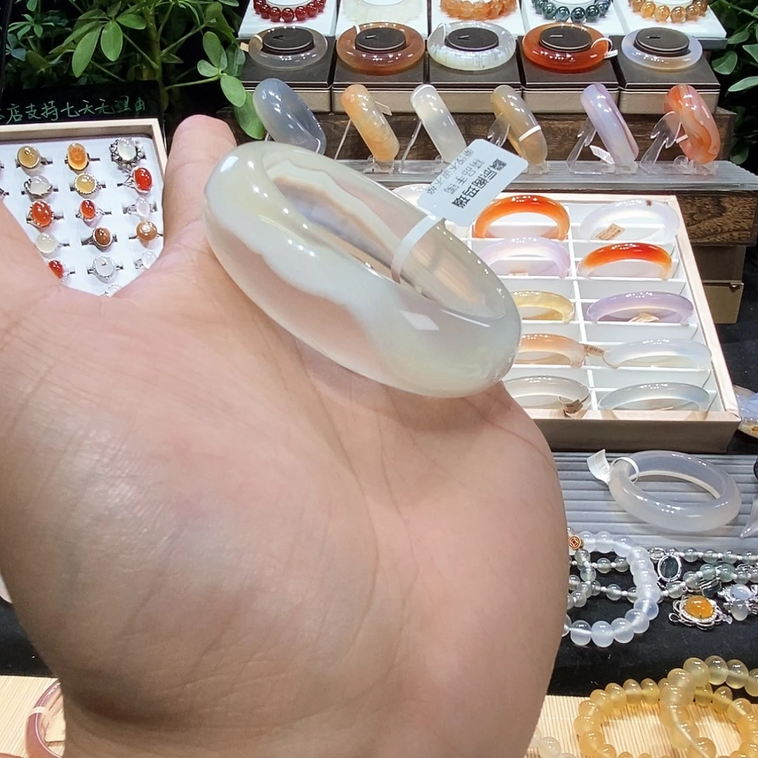 丢****玛瑙/玉髓未镶嵌手镯