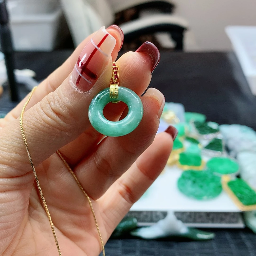 【闪购商品】翡翠吊坠(赠链)未镶嵌