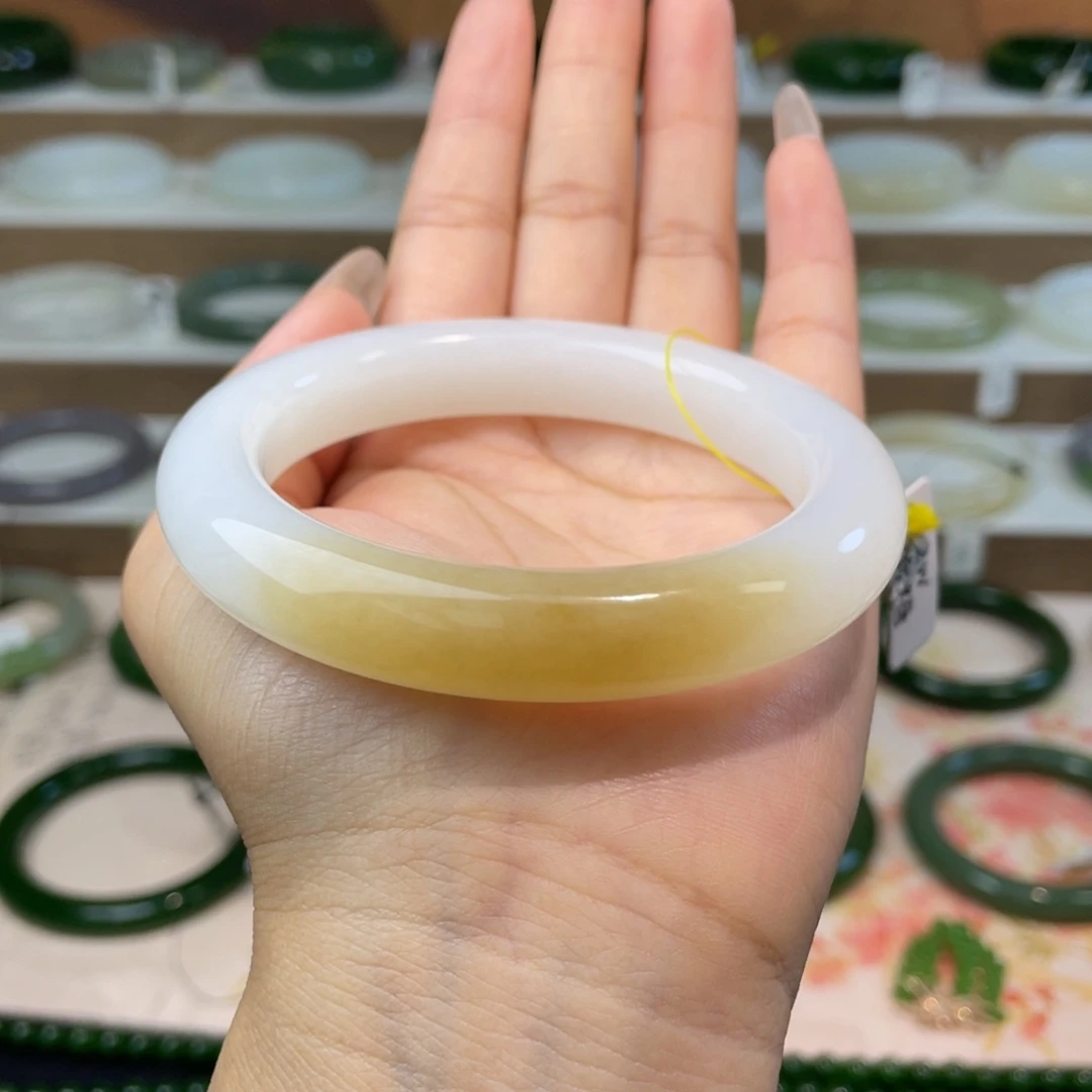 和田玉（糖玉）未镶嵌手镯