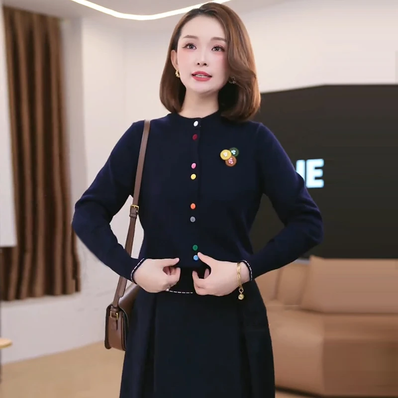 欧货高端大牌长袖休闲百搭针织衫2025冬季设计感单排扣羊毛上衣女