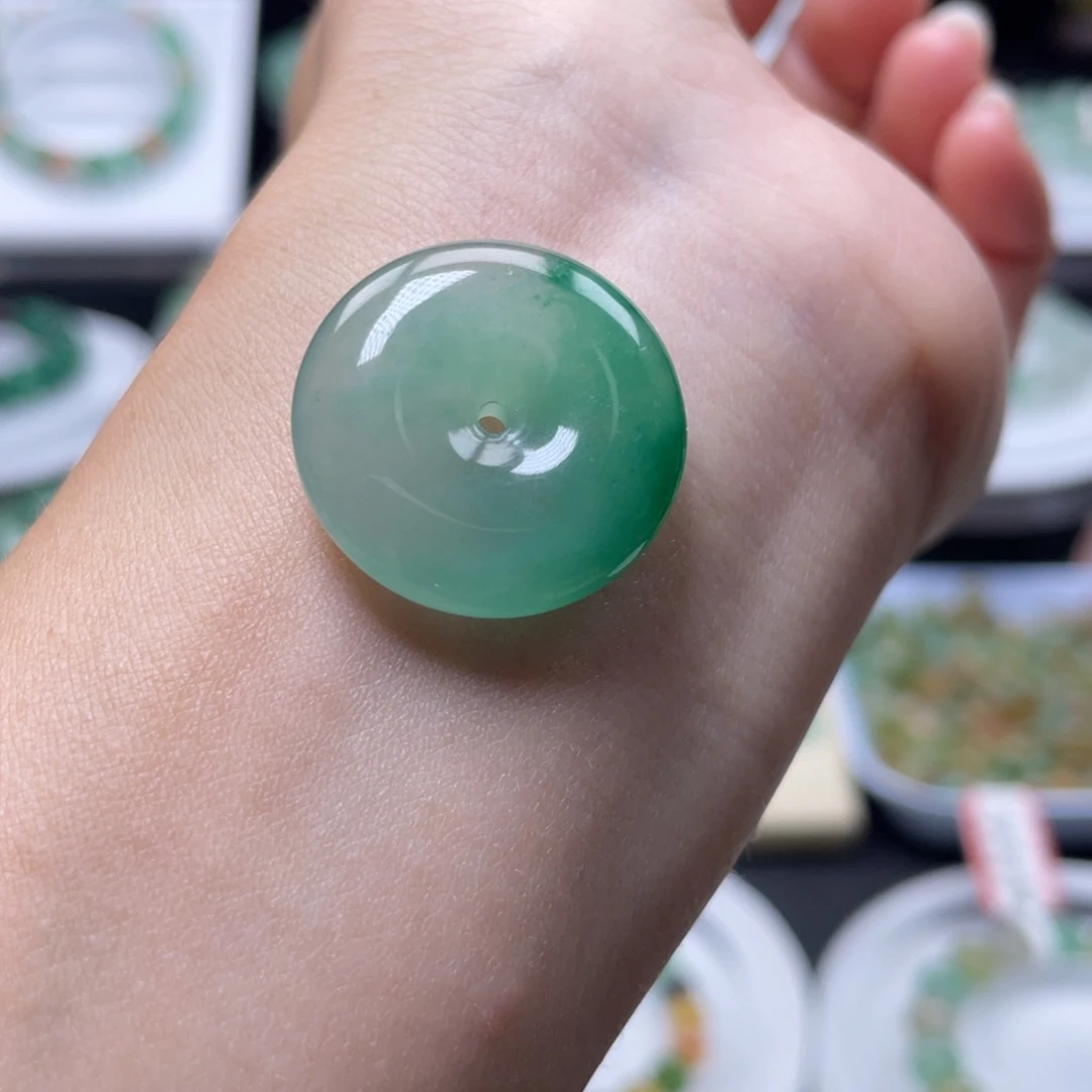 石英质玉（非洲翠）未镶嵌手串23*厚6.8，冰胶辣绿平安扣
