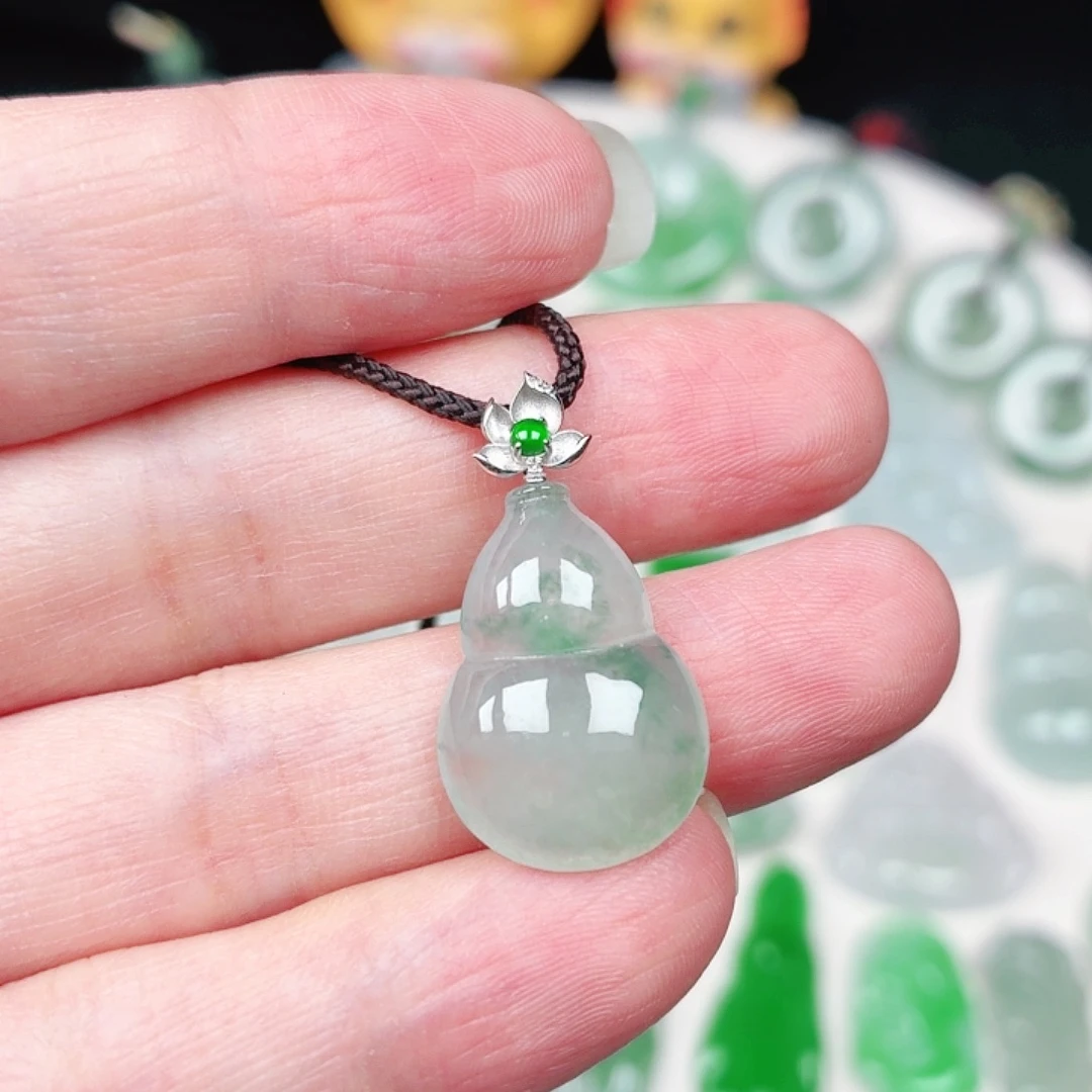 翡翠18K金镶嵌颈饰缅甸天然A货翡翠