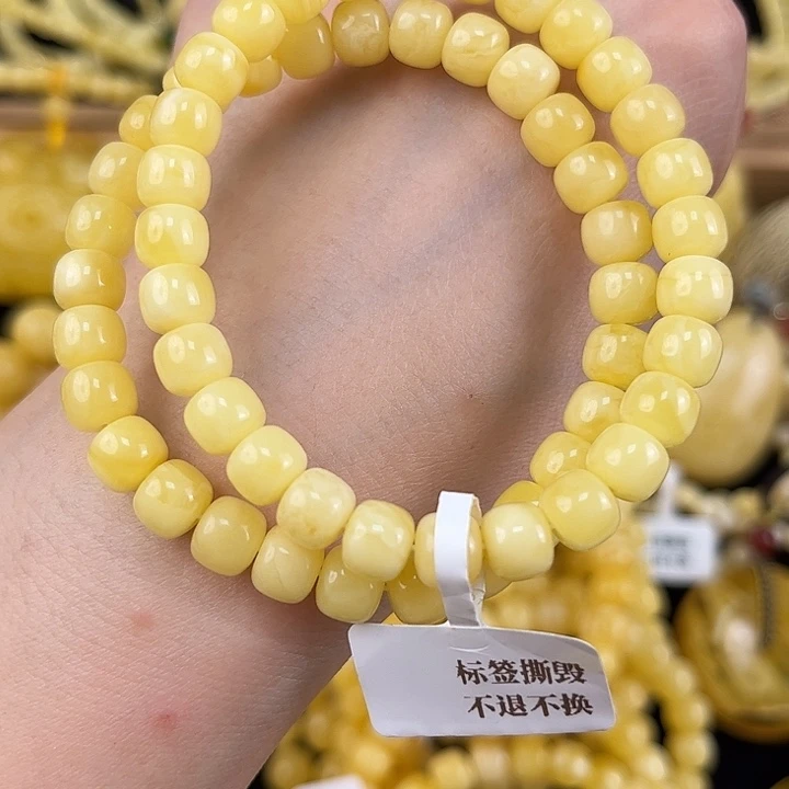 琥珀颈饰未镶嵌琥珀，多样性发其一