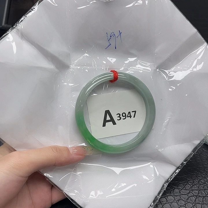 翡翠手镯未镶嵌默认微瑕