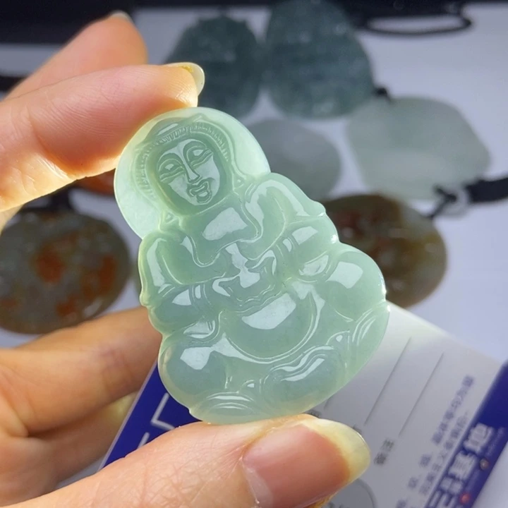 翡翠挂件未镶嵌翡翠