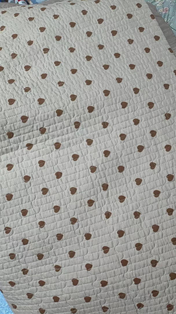 咖色桃心200*230绗缝床盖