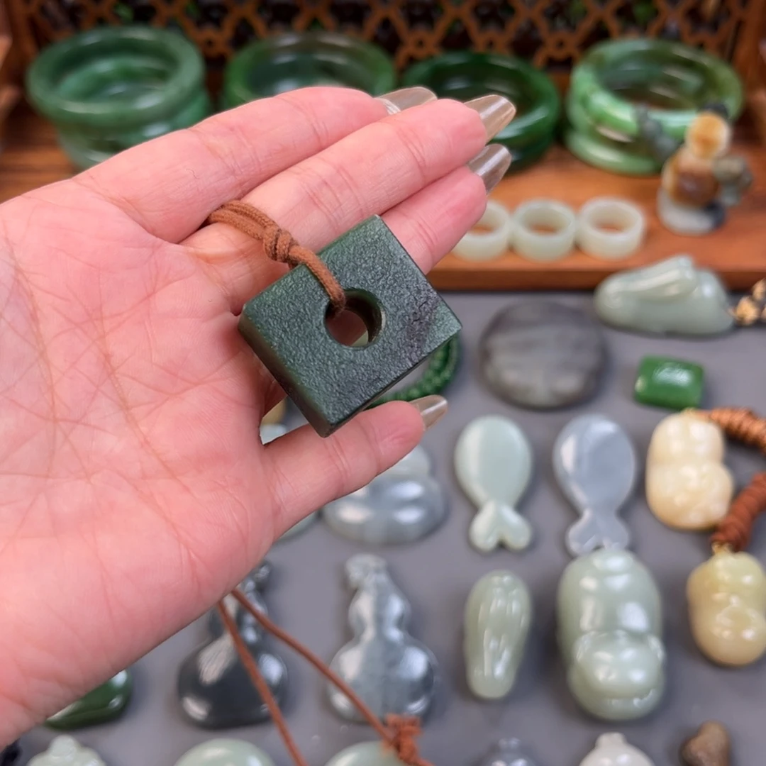 和田玉（糖玉）未镶嵌颈饰