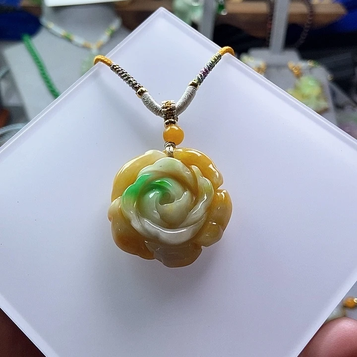 吊坠(赠链)未镶嵌翡翠