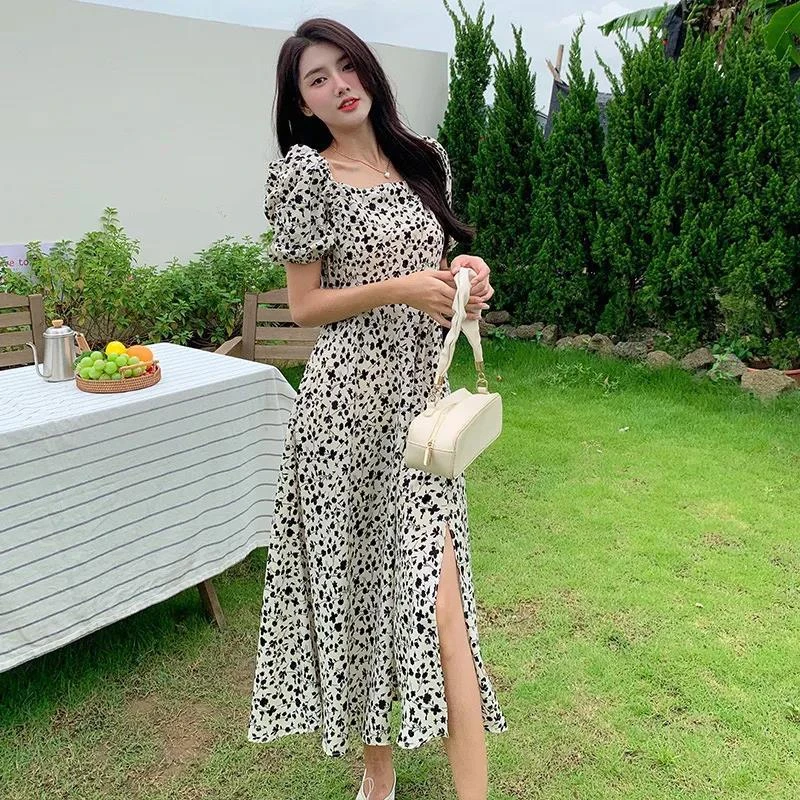 法式碎花连衣裙2024夏季新款时尚收腰显瘦开叉泡泡袖中长款A字裙