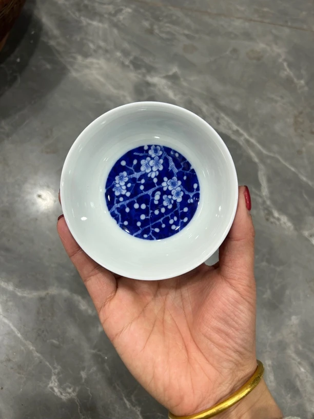 青花带内绘的茶碗