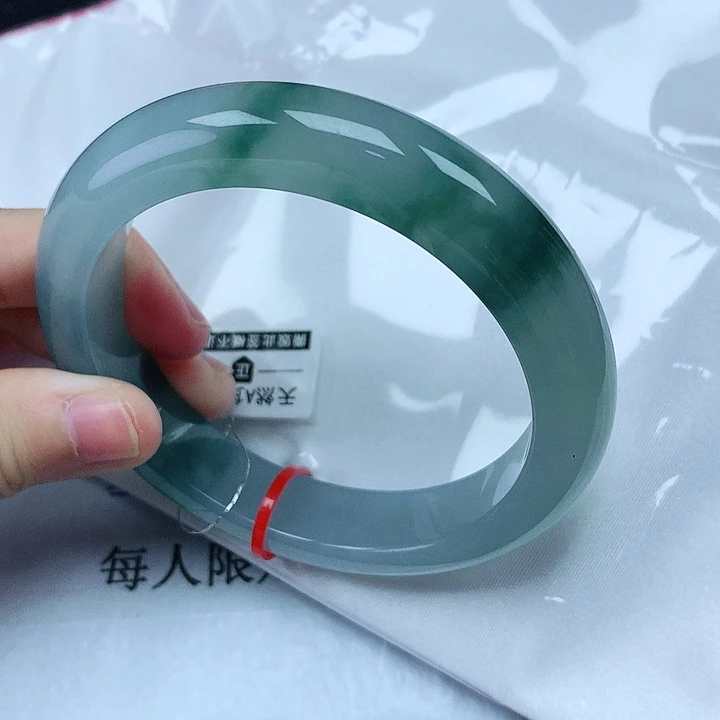 翡翠手镯未镶嵌59圈
