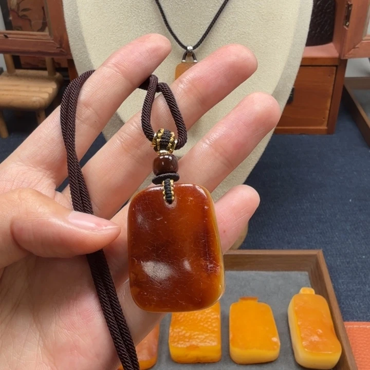 蜜蜡未镶嵌吊坠(赠链)