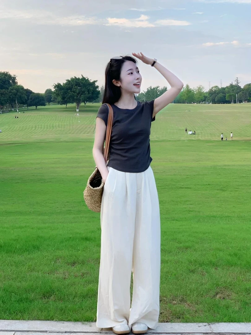 【简约一夏】显瘦时尚气质灰色正肩短袖褶皱收腰T恤白色休闲裤套装