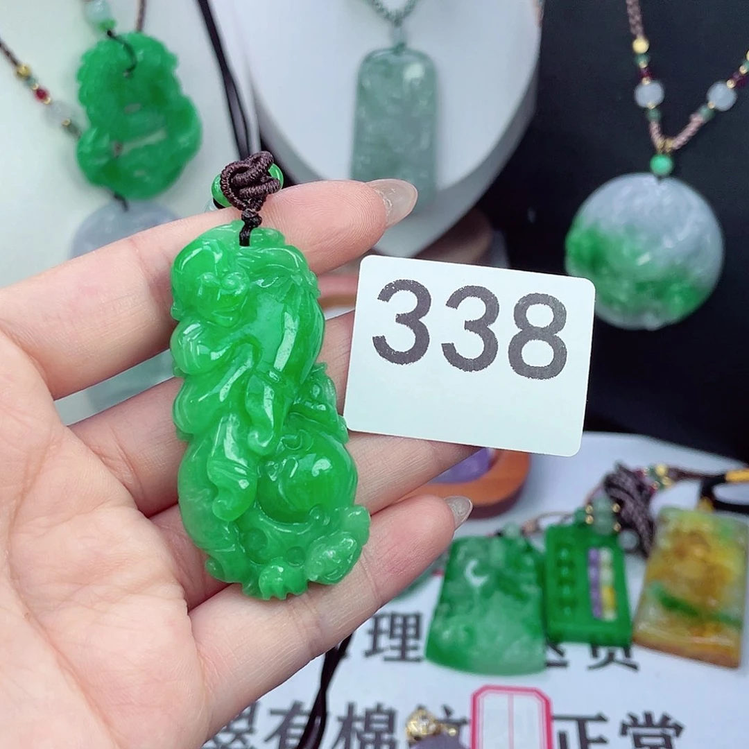 翡翠未镶嵌吊坠(赠链)