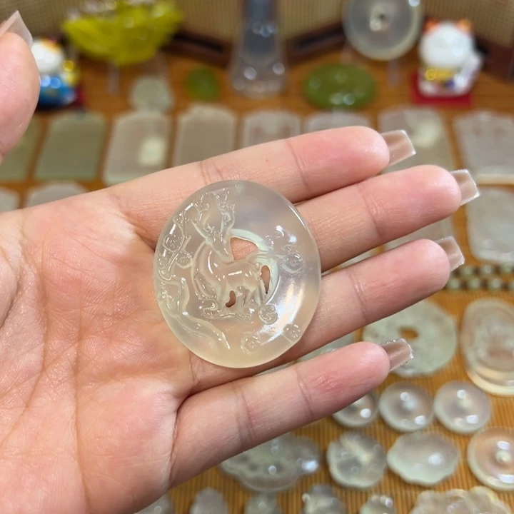 岫玉未镶嵌岫玉白冰挂件小鹿牌