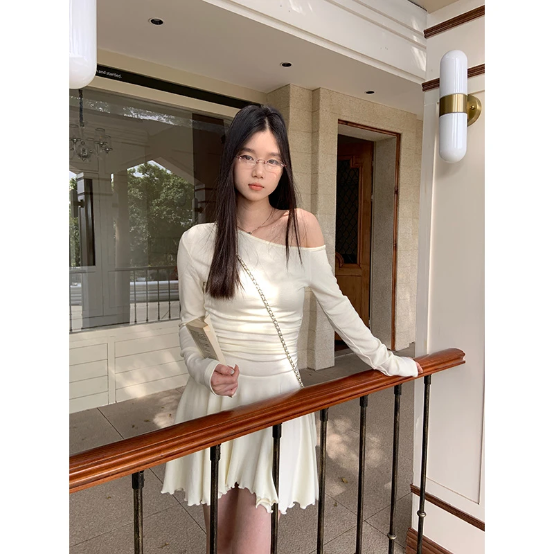 王少女YOKLASS 【清清】米杏色针织斜肩连衣裙气质短裙 L29838S51