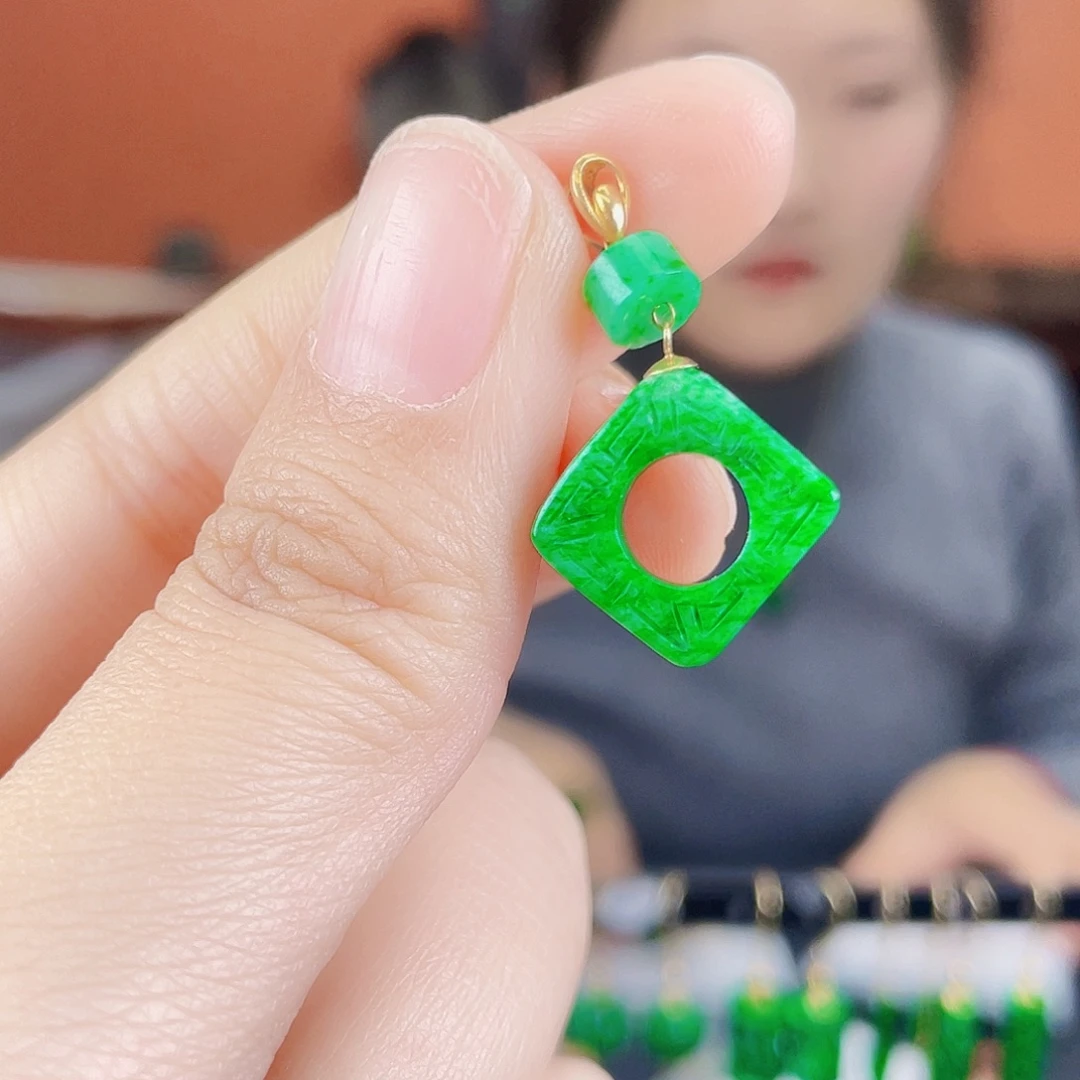 翡翠18K金镶嵌耳饰