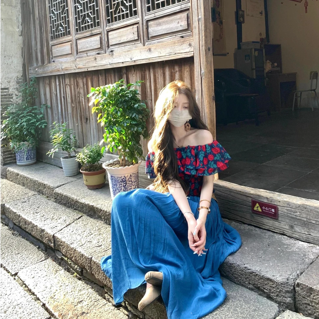 夏秋新款撞色复古碎花一字肩蓝色显瘦上衣女氛围感半身裙两件套