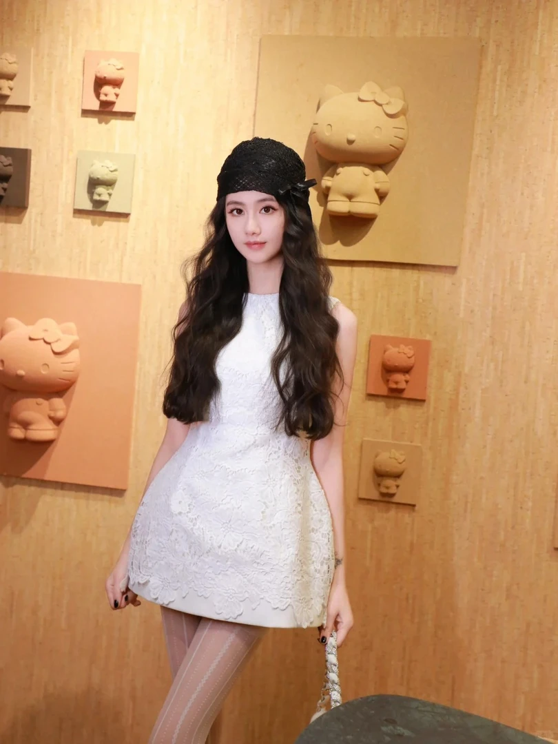 【白色恋人】2025夏季新款优雅白色蕾丝无袖纯欲连衣裙显瘦气质修身