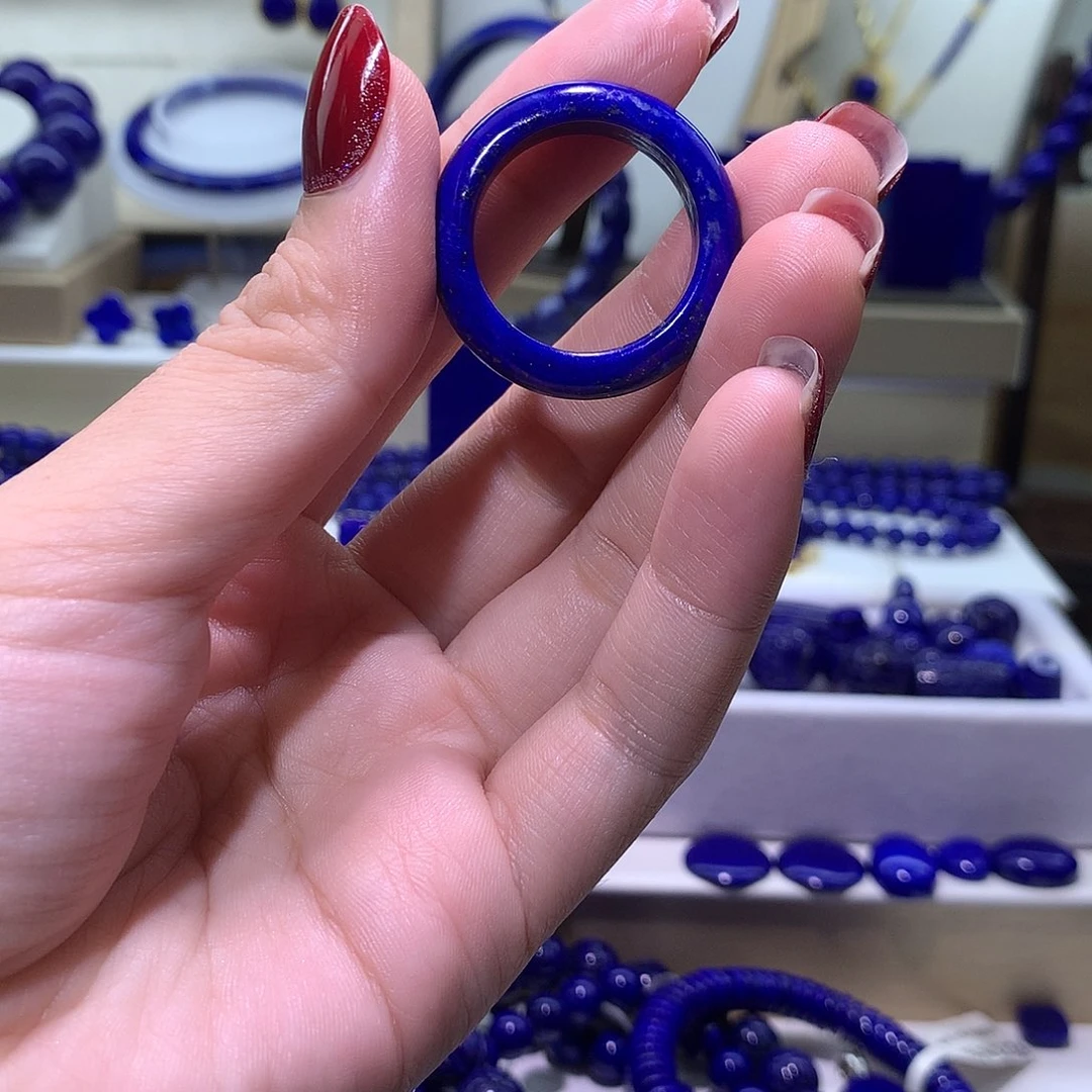 青金石未镶嵌天然原矿跑环内圈口21.6 m