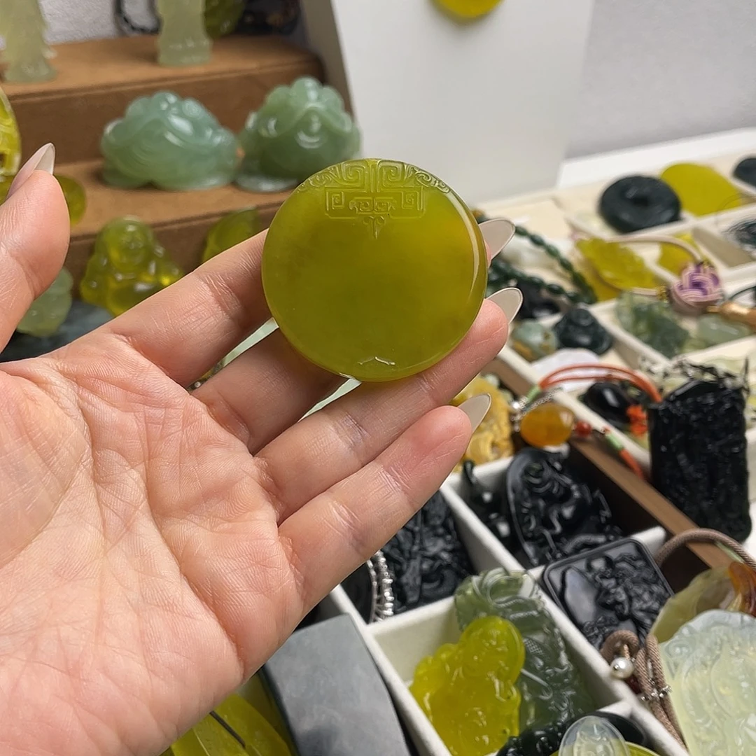 小***宝蛇纹石玉未镶嵌颈饰