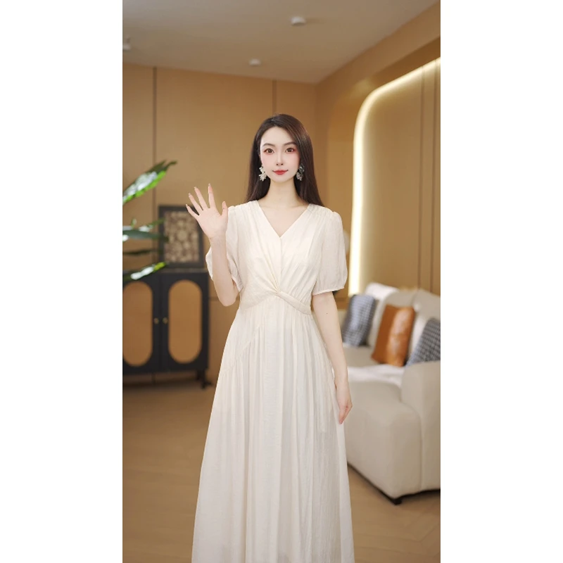 艾格2025夏季新款连衣裙女小个子时尚高级感垂顺V领法式女装裙子