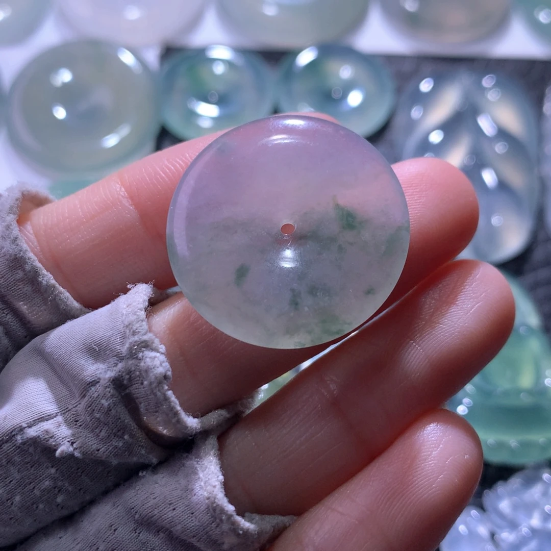 翡翠未镶嵌颈饰扣