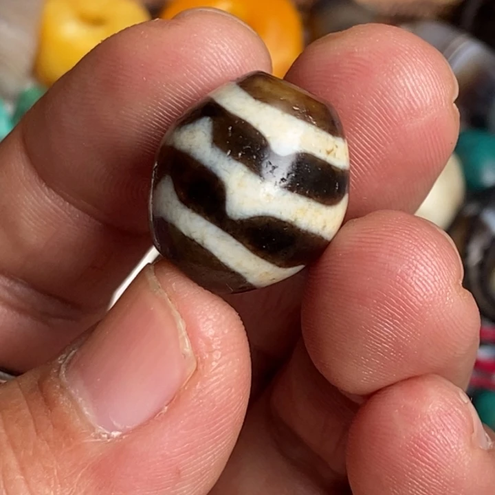 琉璃颈饰珠子。zzzzzzz