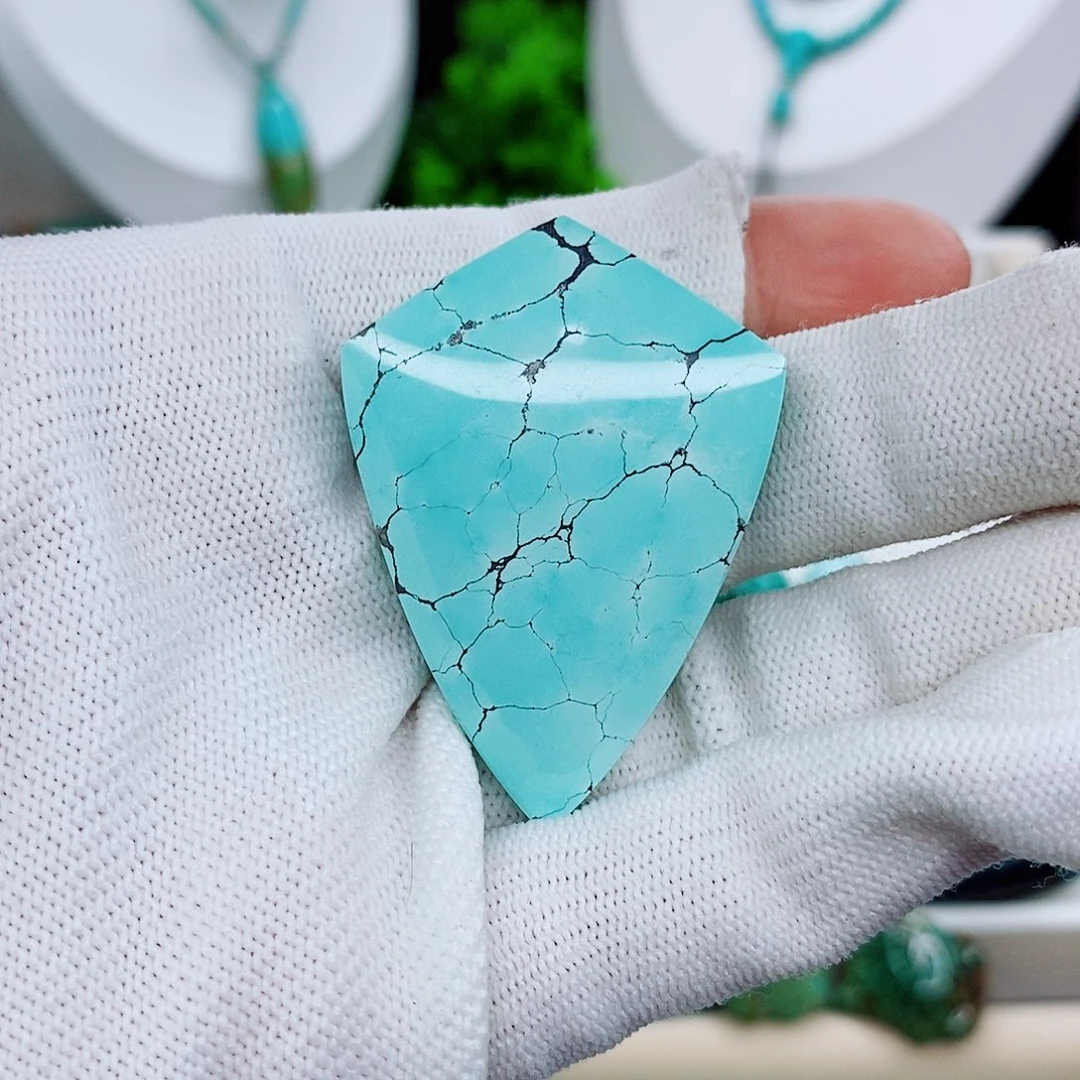 何***忧未镶嵌绿松石颈饰