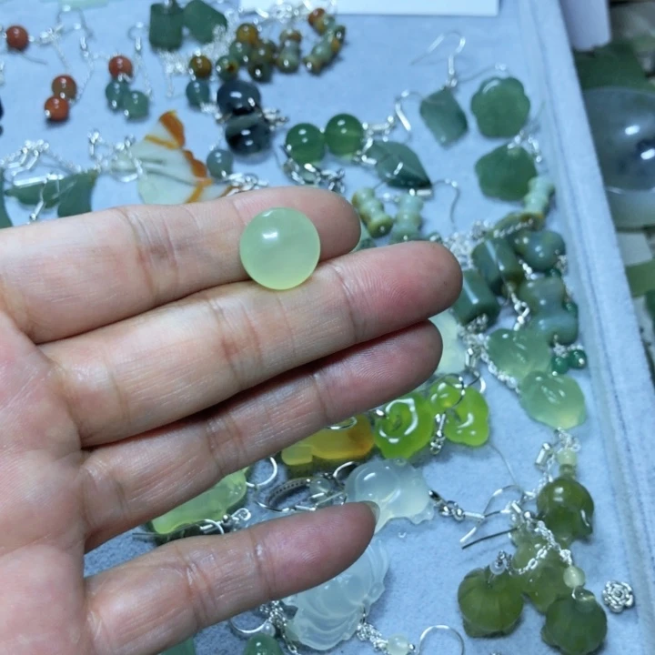【闪购商品】蛇纹石玉耳环未镶嵌空**兰