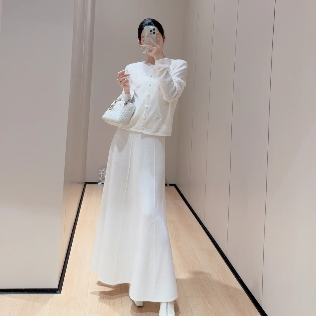 嫚渡2024秋冬新款纯色A字半身裙 法式时尚休闲百搭松紧腰女半身裙