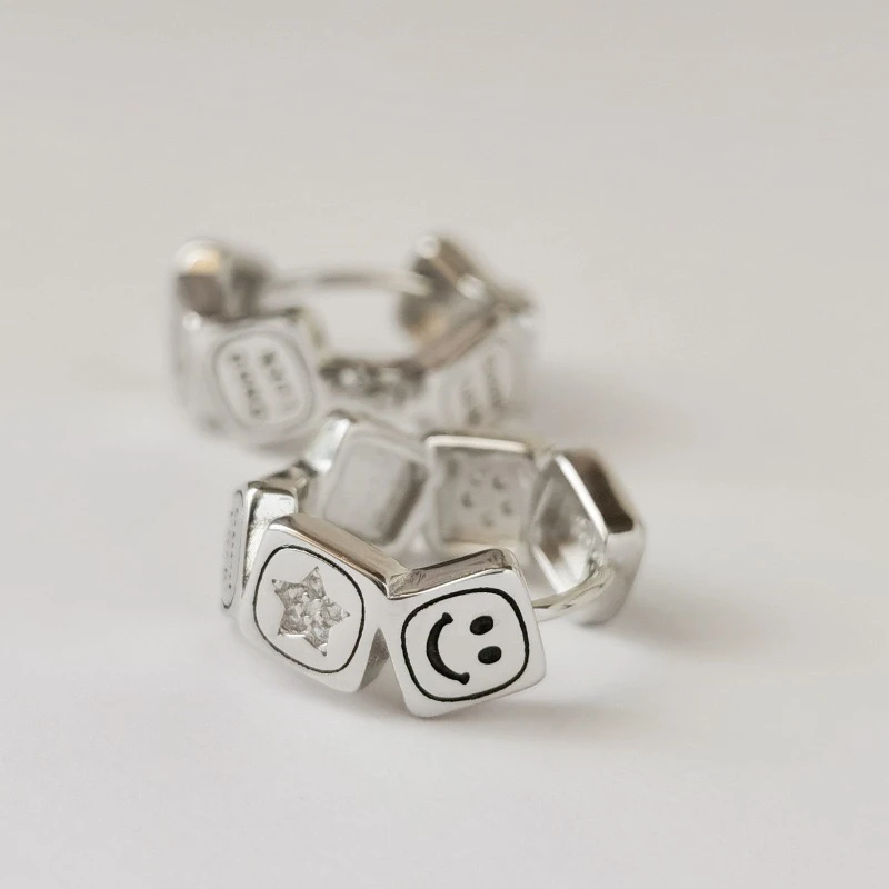 925银合成锆石耳饰 不规则笑脸雕刻百搭时尚简约小耳扣