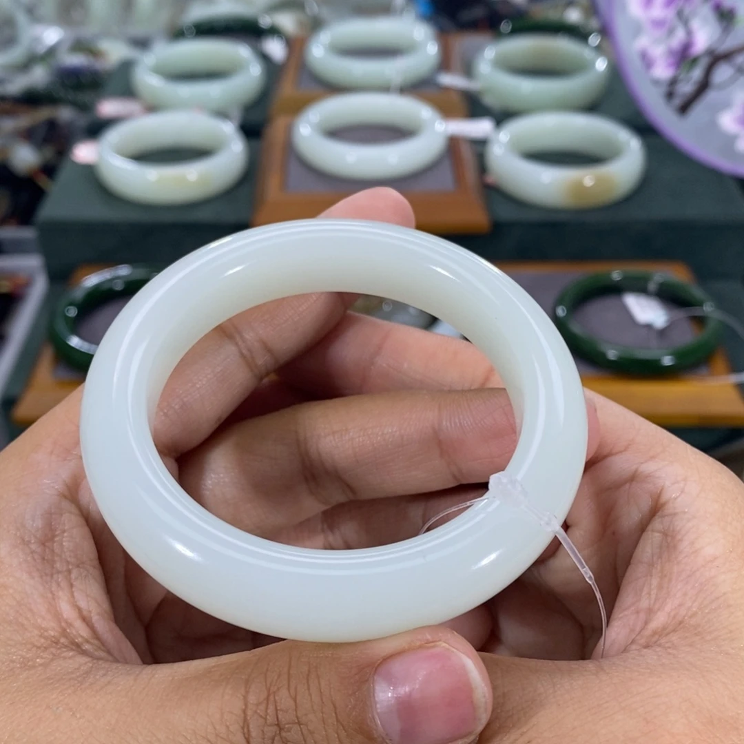 和田玉手镯未镶嵌