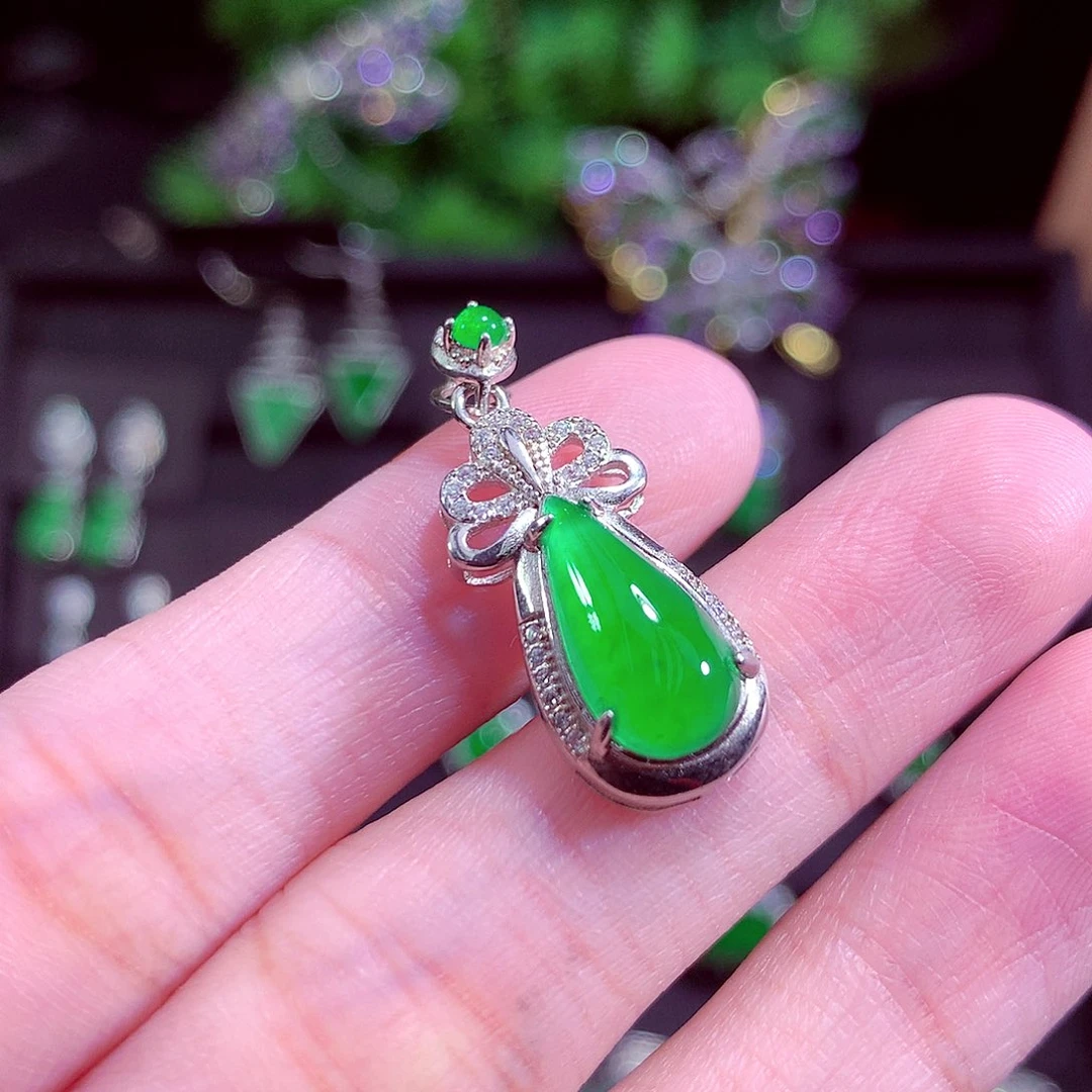 颈饰未镶嵌翡翠天然